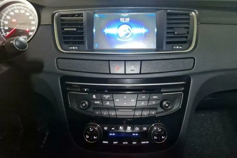 Merrni me qira një makinë në Tirana