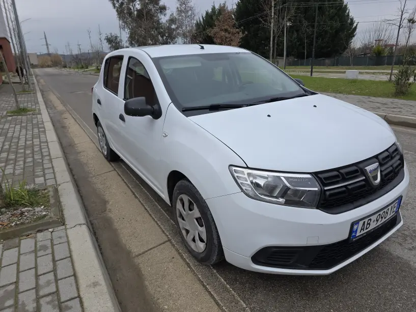 Merrni me qira një makinë në Tirana