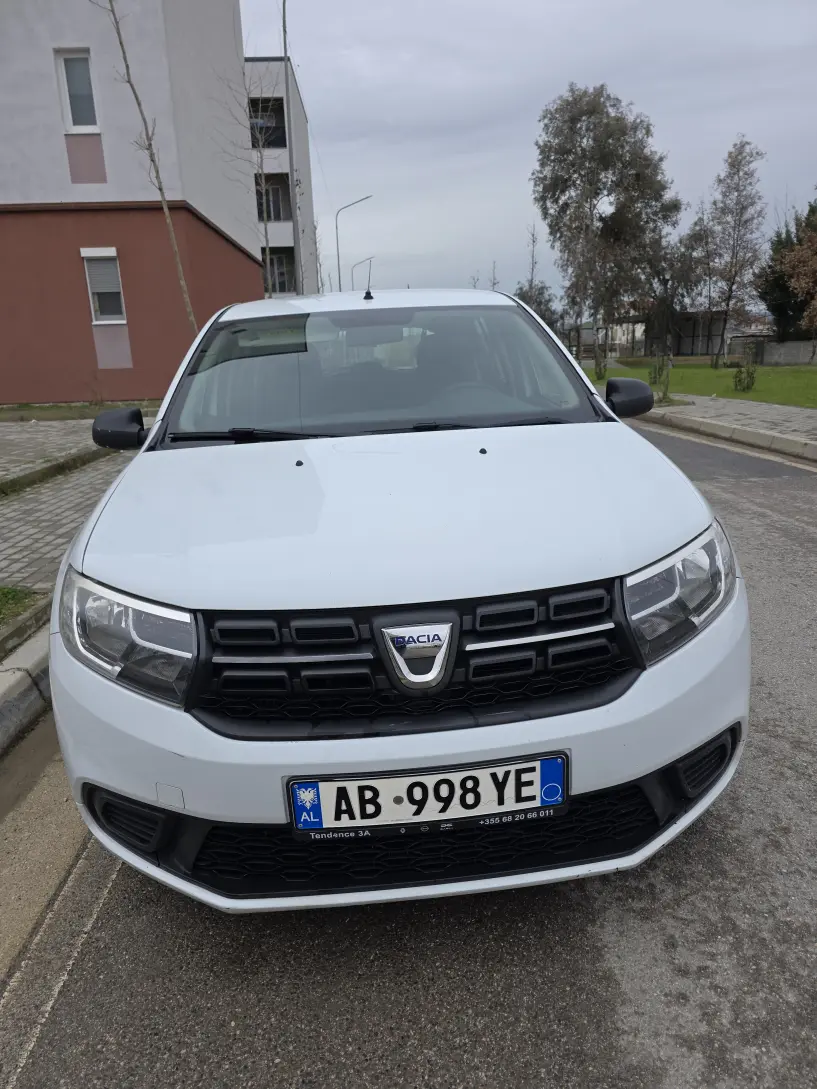 Merrni me qira një makinë në Tirana