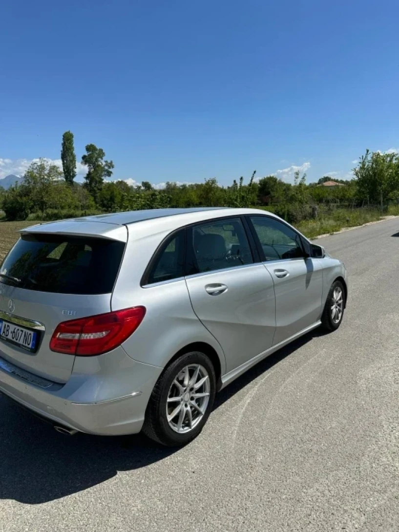 Rent a car in Tirana