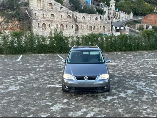 Rent a 2006 Volkswagen Touran in Durrës