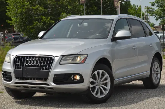 Noleggia una Audi Q5 dell'anno 2015 a Tirana