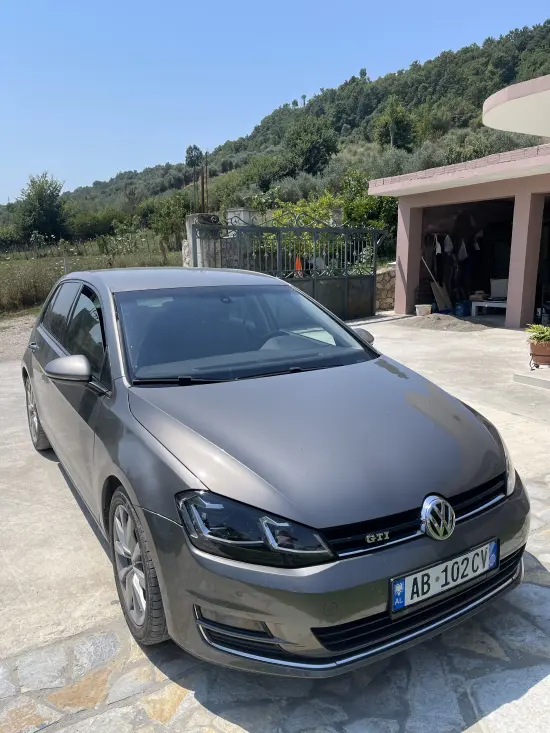 Alquila un 2015 Volkswagen Golf 7 en Tirana