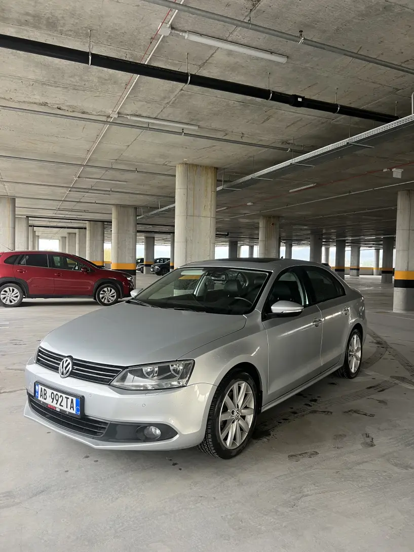 Wynajmij samochód w Tirana Wynajmij samochód w Tirana