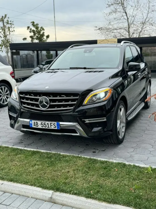 Wynajmij Mercedes-Benz ML 350 z 2013 roku w Tirana