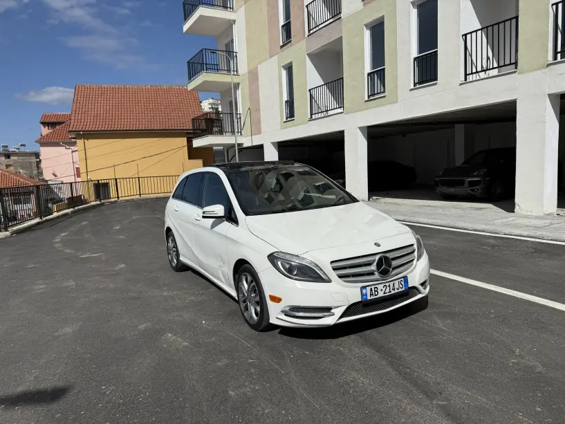 Noleggia un'auto a Tirana Noleggia un'auto a Tirana