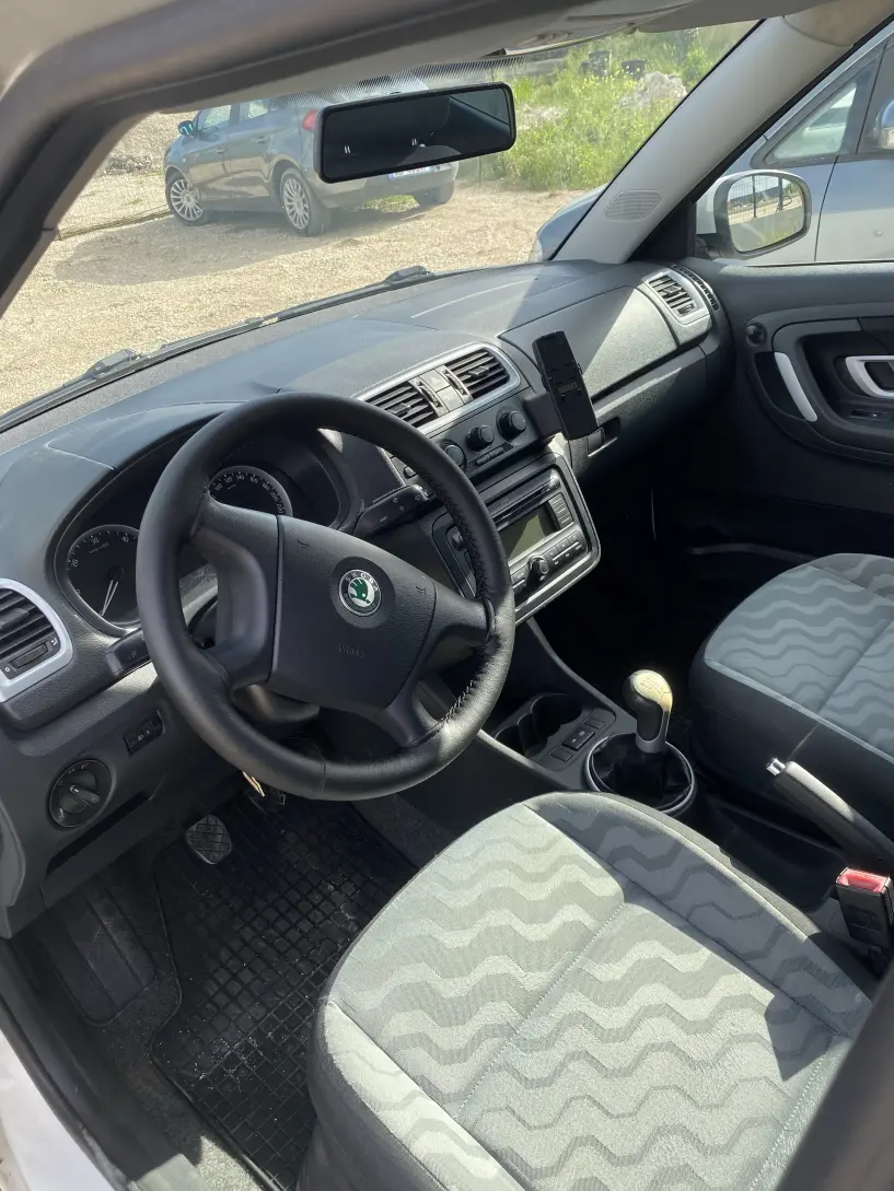 Noleggia un'auto a Tirana