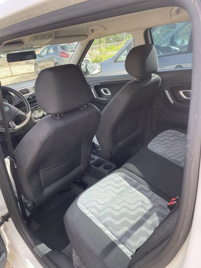 Noleggia un'auto a Tirana