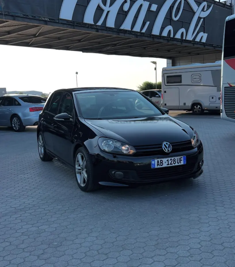 Alquila un coche en Tirana