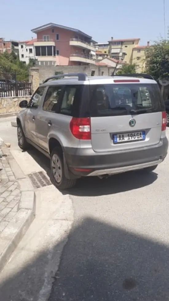 Louer une Skoda Yeti de l'année 2013 à Tirana