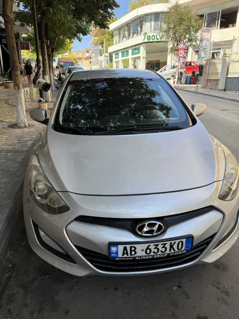Alquila un coche en Sarandë