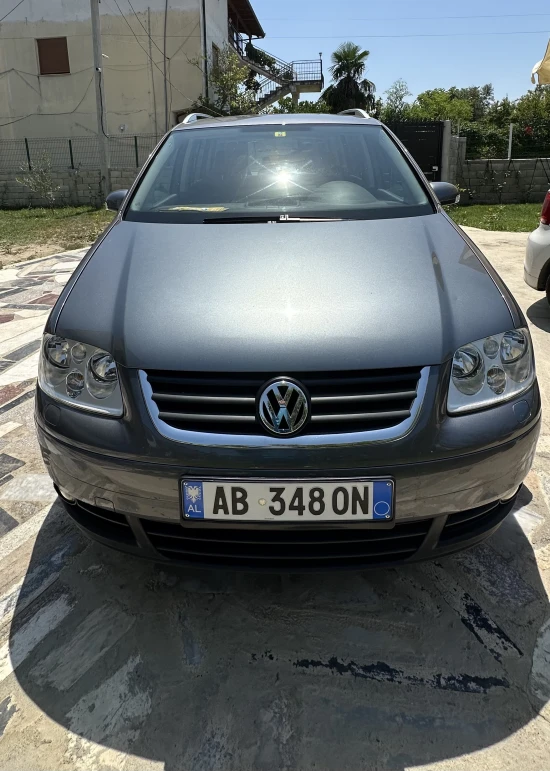 Rent a 2006 Volkswagen Touran in Durrës