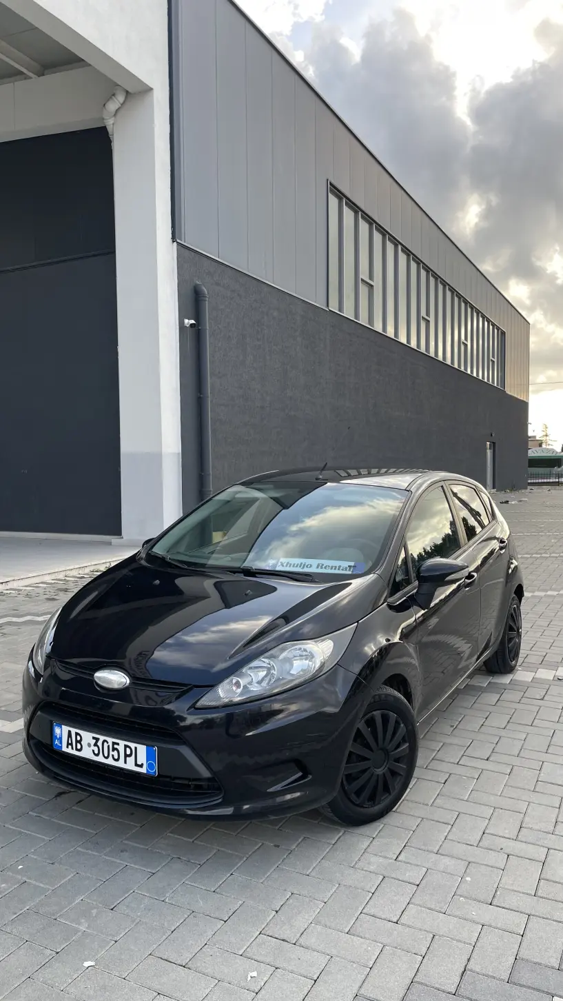 Merrni me qira një makinë në Durrës