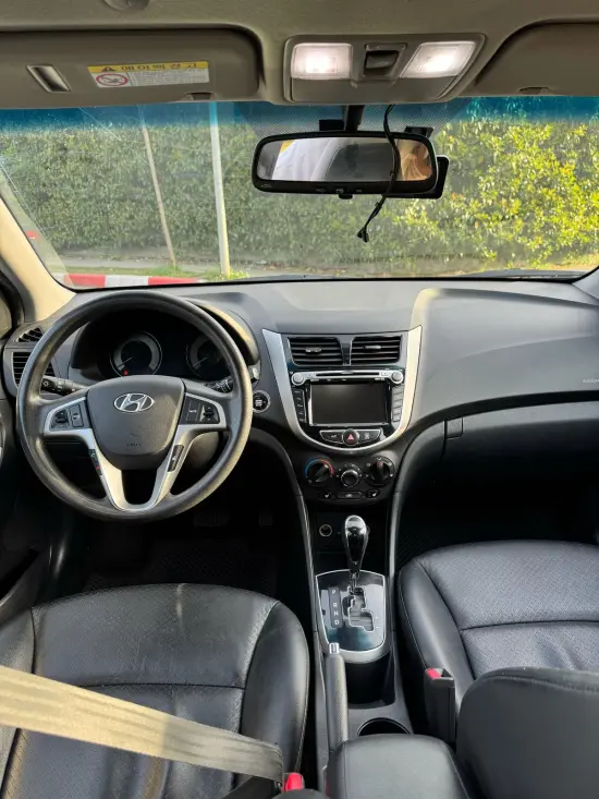 Wynajmij Hyundai Accent z 2012 roku w Tirana