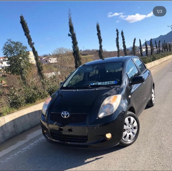 Wynajmij Toyota Yaris z 2010 roku w Tirana