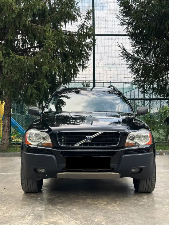 Noleggia una Volvo XC90 dell'anno 2007 a Elbasan