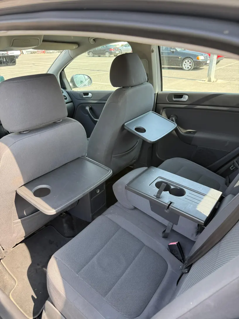 Merrni me qira një makinë në Tirana