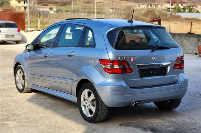 Noleggia un'auto a Shkodër