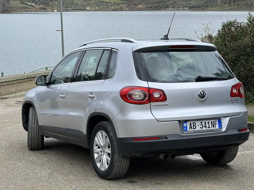 Noleggia un'auto a Tirana