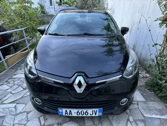 2012 Renault Clio in Tirana mieten