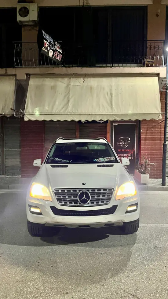 Merrni me qira një Mercedes-Benz ML 350 të vitit 2011 në Tirana