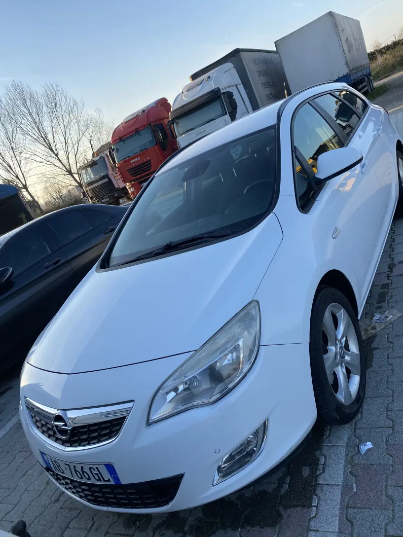 Rent a car in Tirana