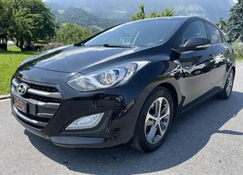 Merrni me qira një makinë në Tirana