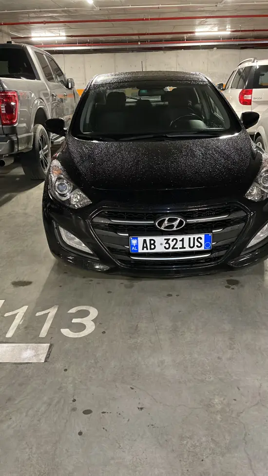 Noleggia una Hyundai i30 dell'anno 2016 a Tirana
