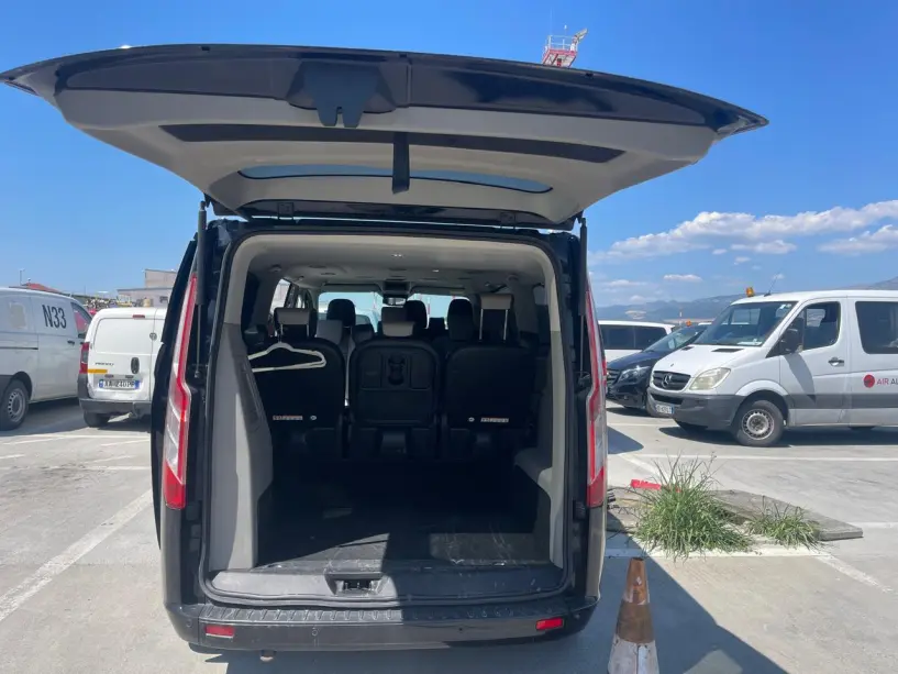 Merrni me qira një makinë në Tirana