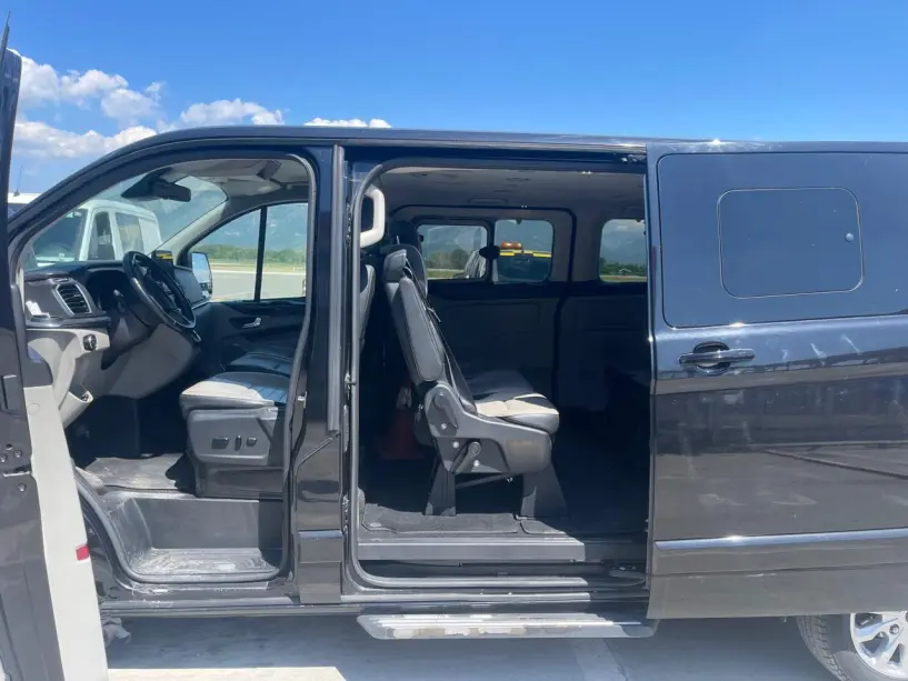 Merrni me qira një makinë në Tirana