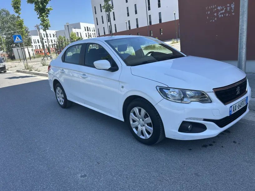 Wynajmij samochód w Tirana