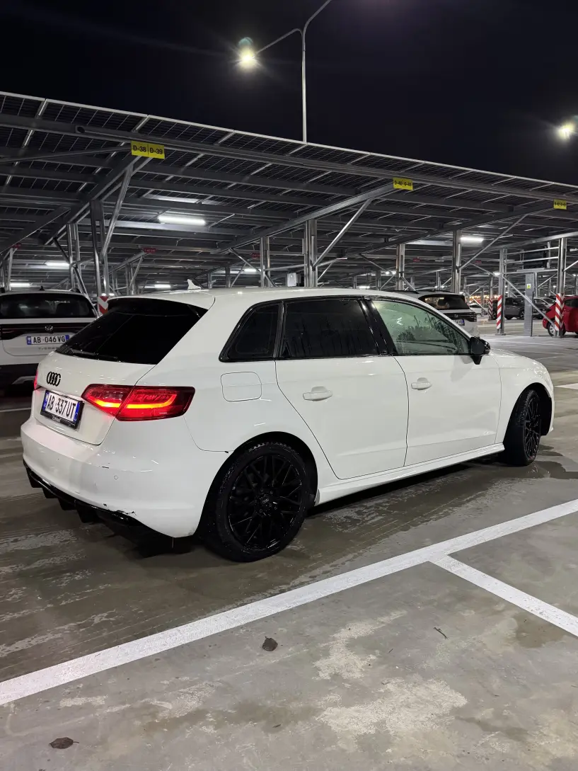 Noleggia un'auto a Tirana