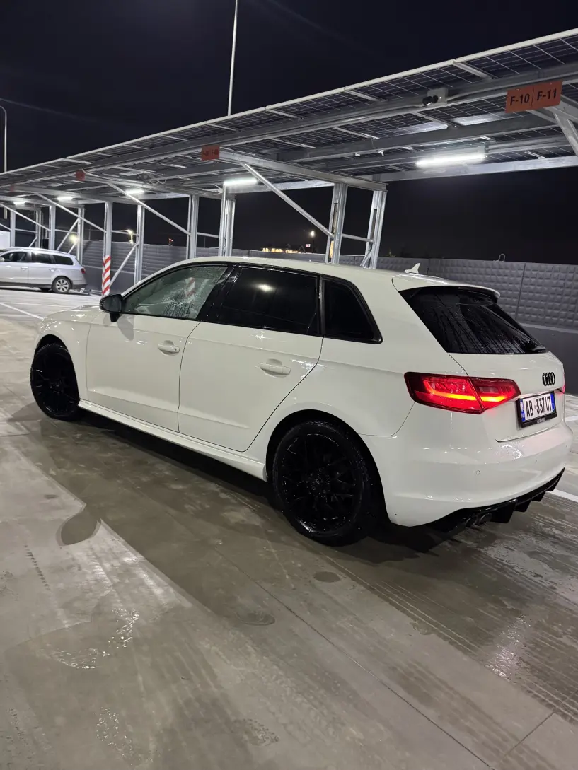 Noleggia un'auto a Tirana