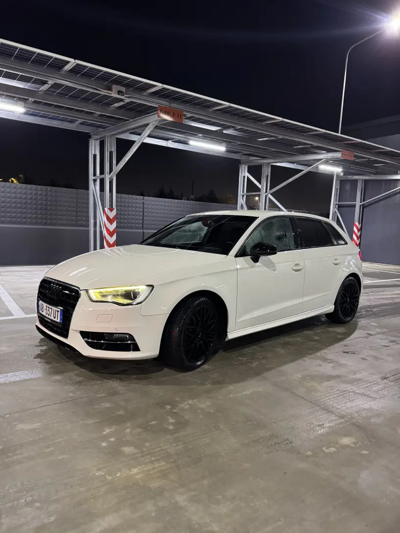 Noleggia un'auto a Tirana