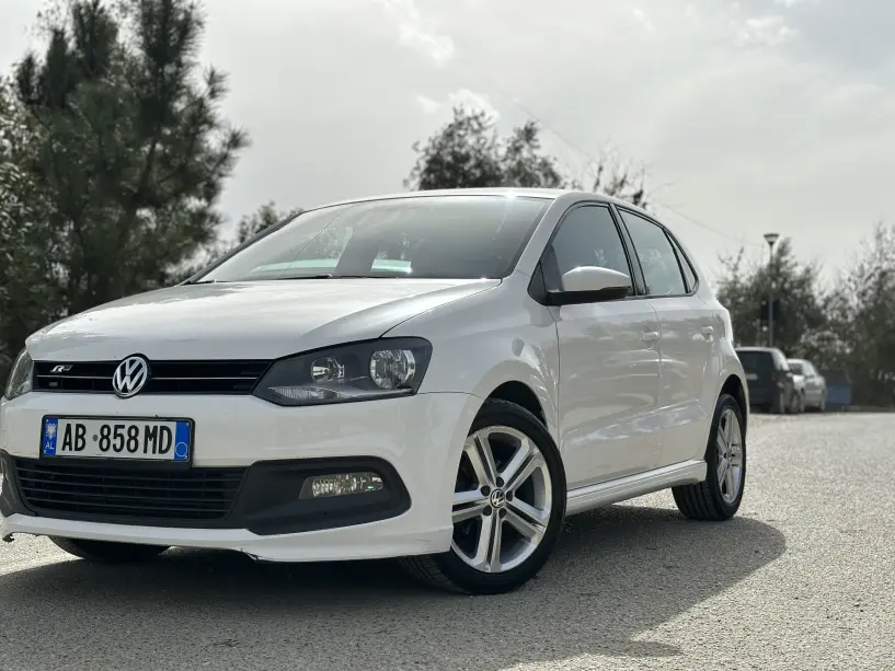 Alquila un coche en Tirana