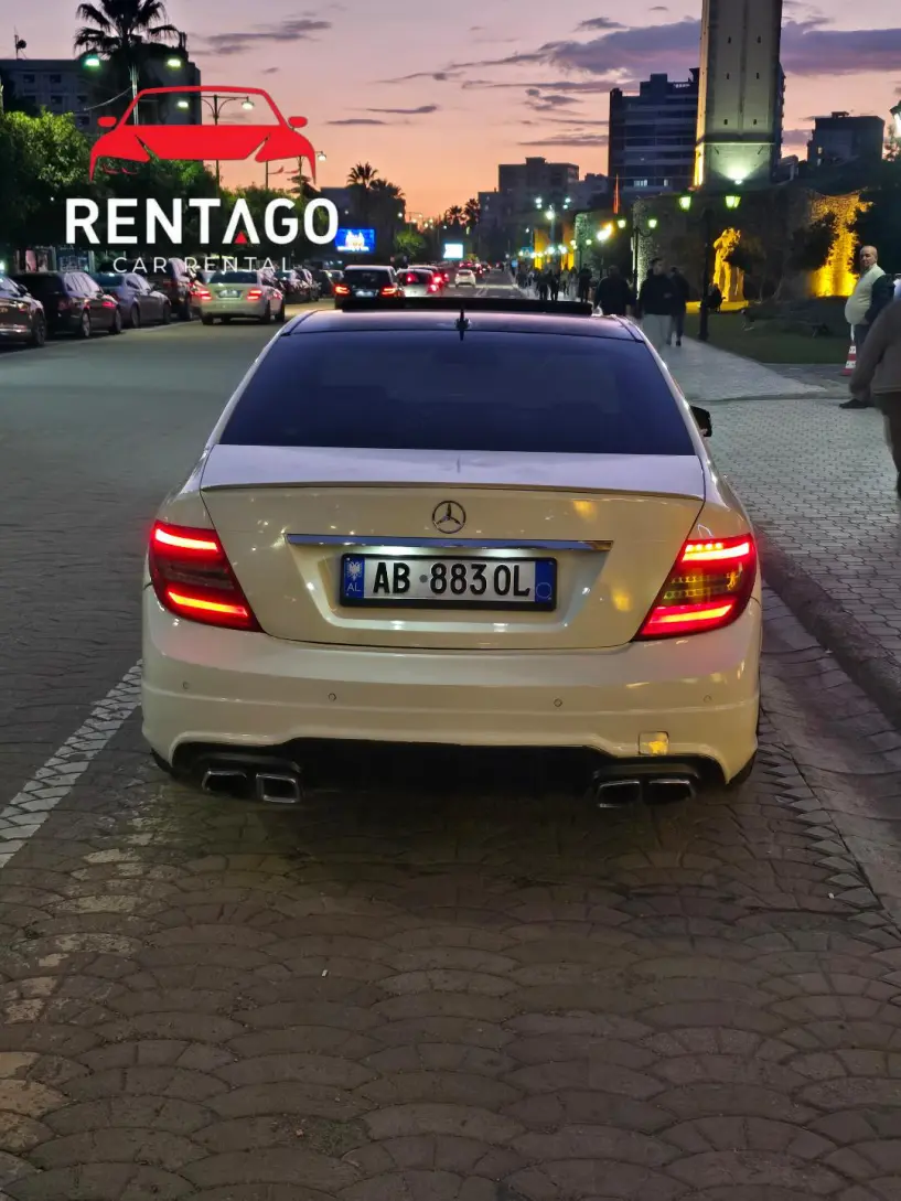 Merrni me qira një makinë në Tirana