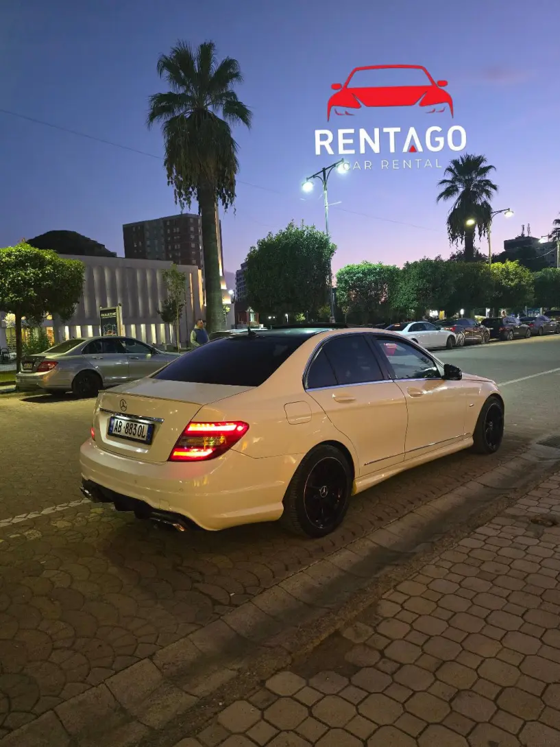 Merrni me qira një makinë në Tirana