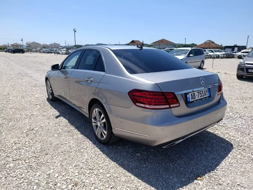 Alquila un coche en Tirana Alquila un coche en Tirana