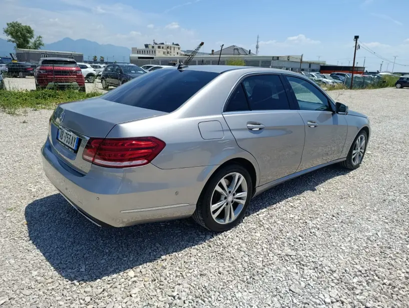 Alquila un coche en Tirana Alquila un coche en Tirana