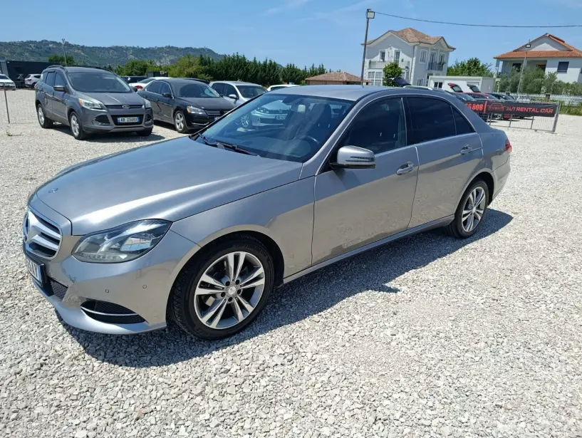 Alquila un coche en Tirana Alquila un coche en Tirana