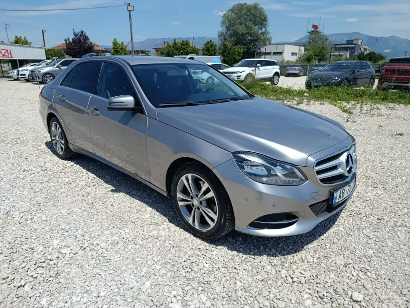 Alquila un coche en Tirana Alquila un coche en Tirana