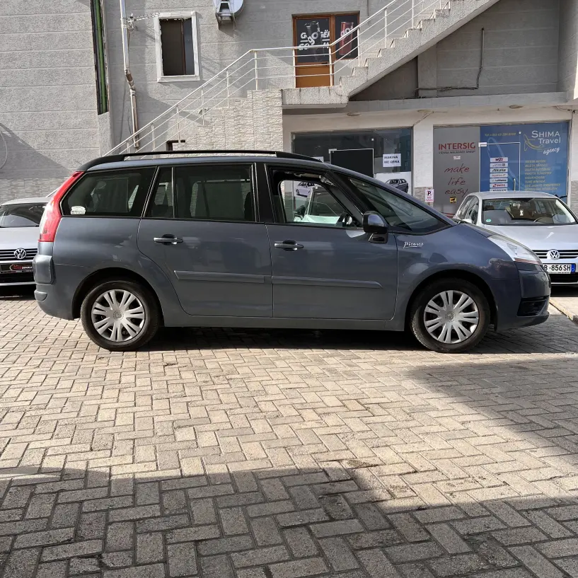 Wynajmij samochód w Tirana Wynajmij samochód w Tirana