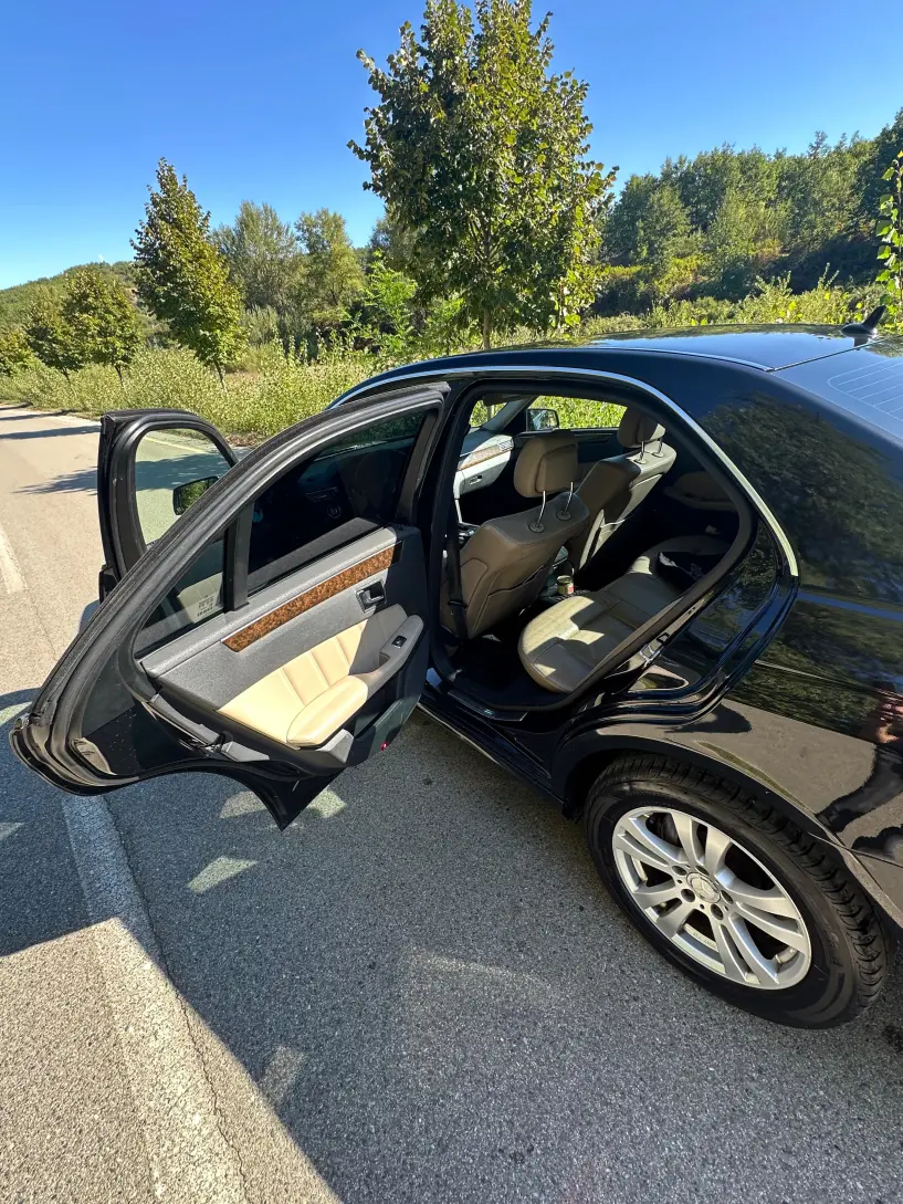 Merrni me qira një makinë në Sarandë