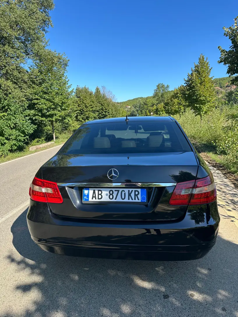 Merrni me qira një makinë në Sarandë